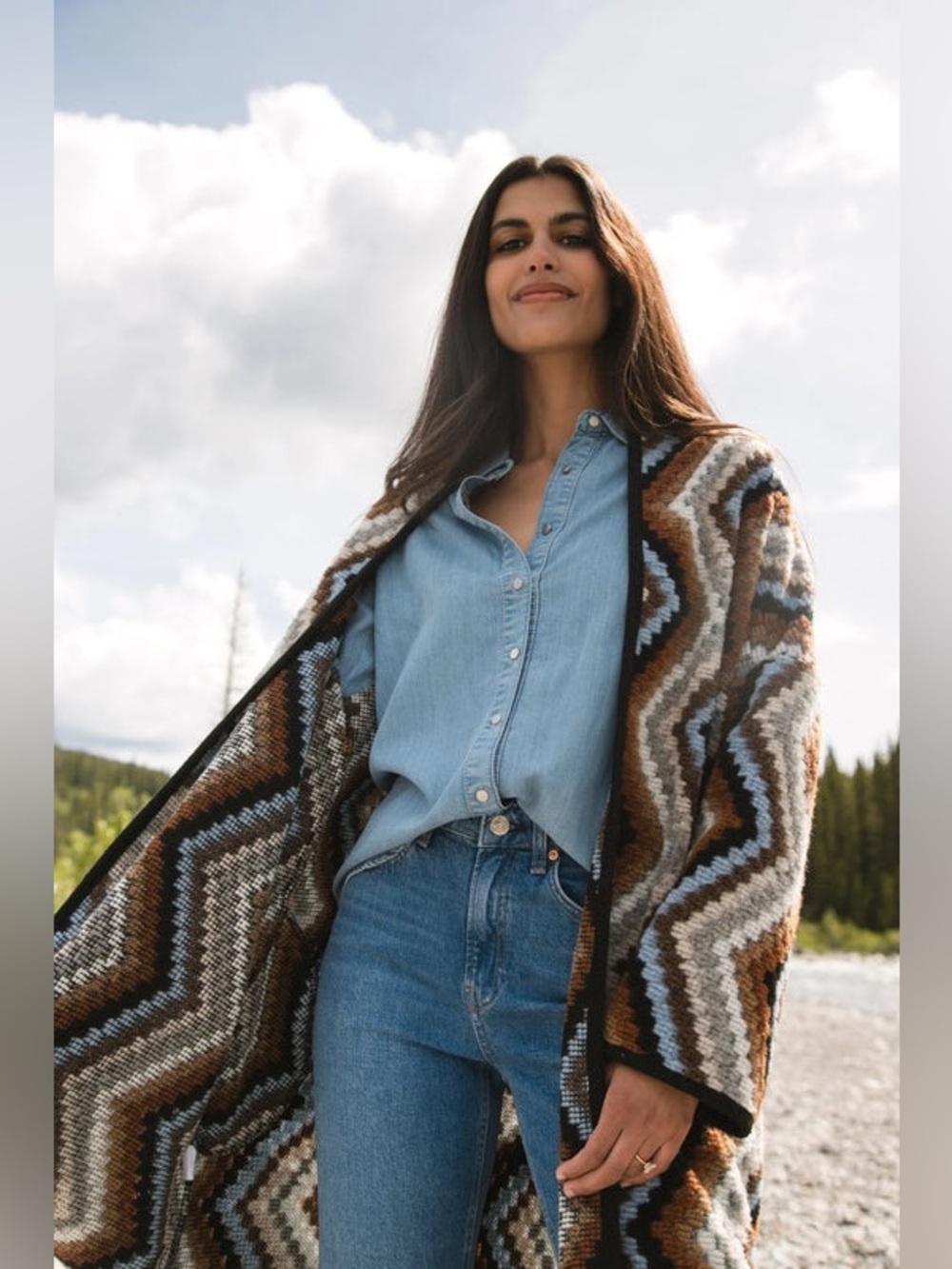 Astrid Patterned Zigzag Knit Duster Coatigan in Brown & Blue - Picture 3 of 7